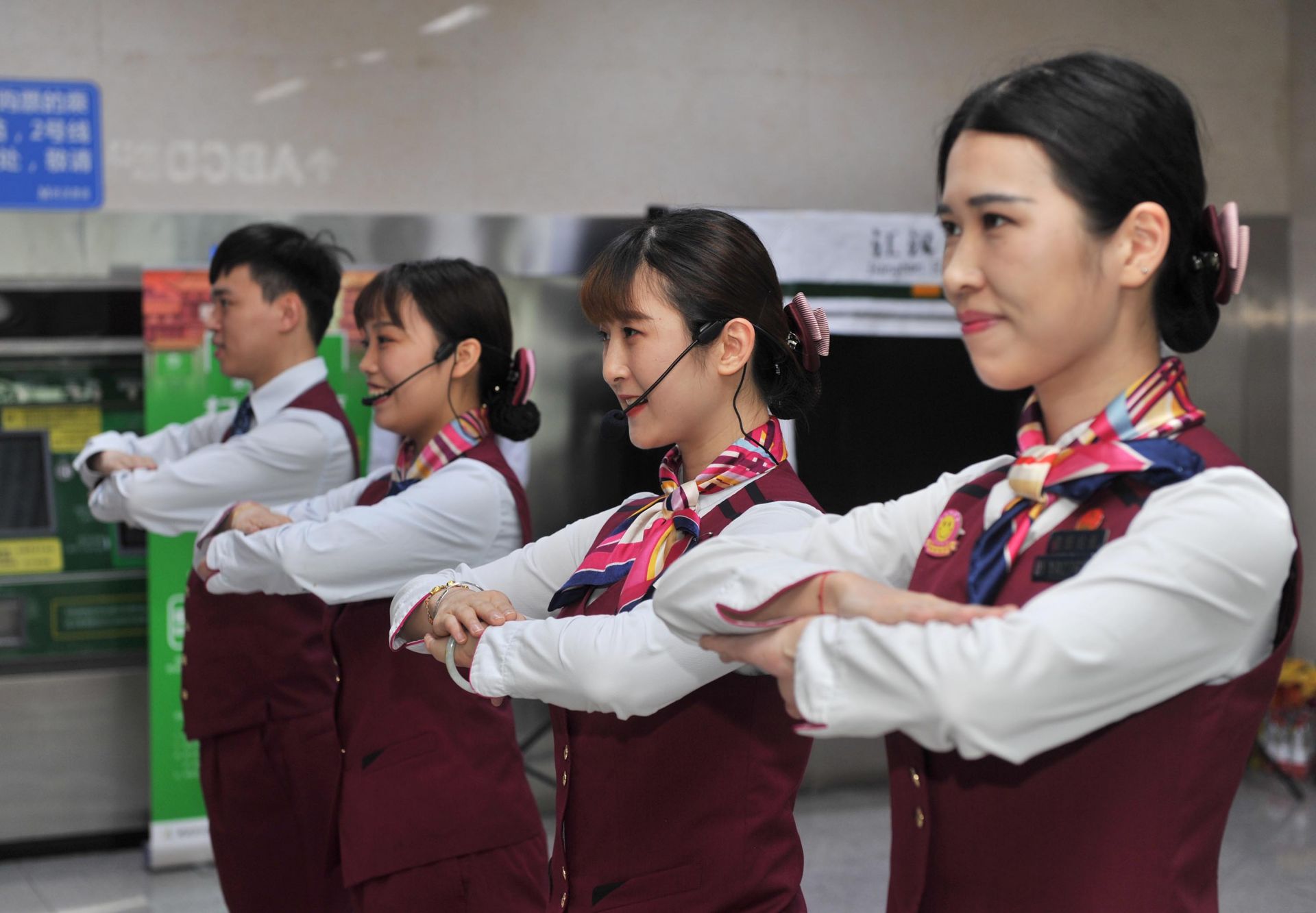 規范服務禮儀，全心全意為您服務